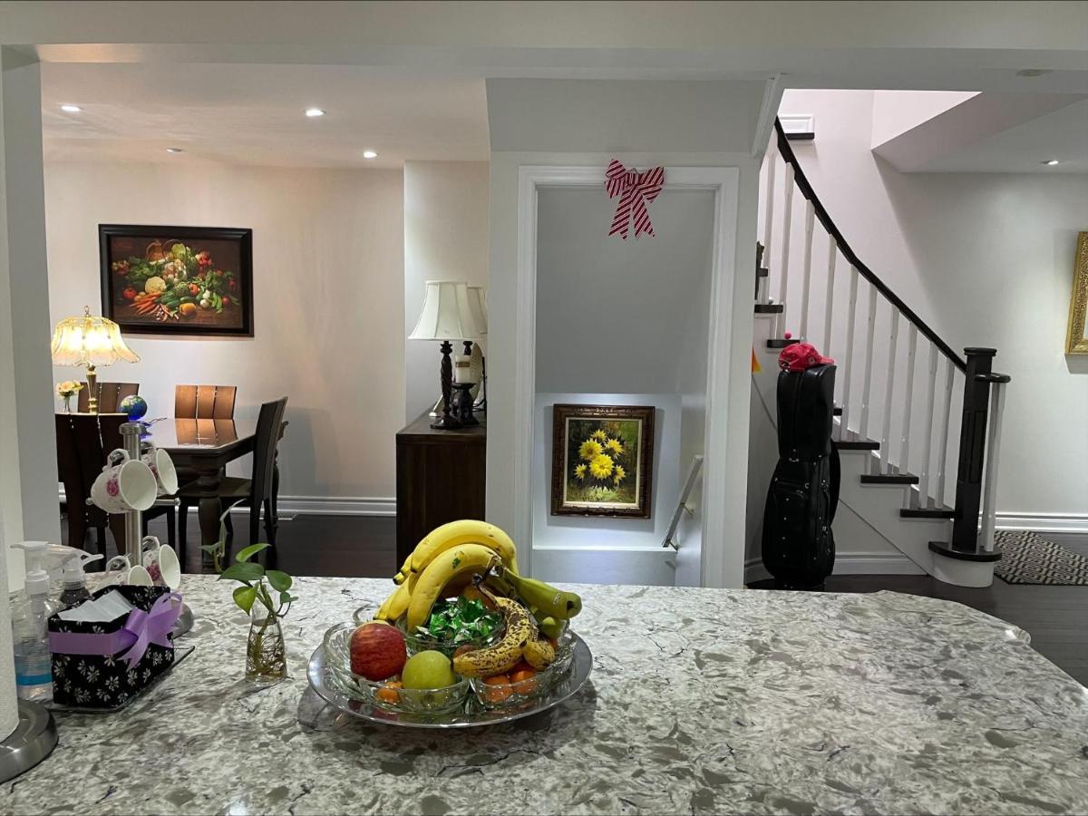 77 Nice And Warm Series Rooms Toronto Exterior photo