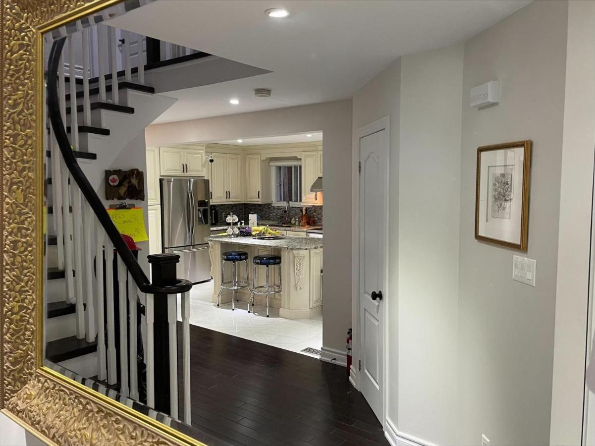 77 Nice And Warm Series Rooms Toronto Exterior photo